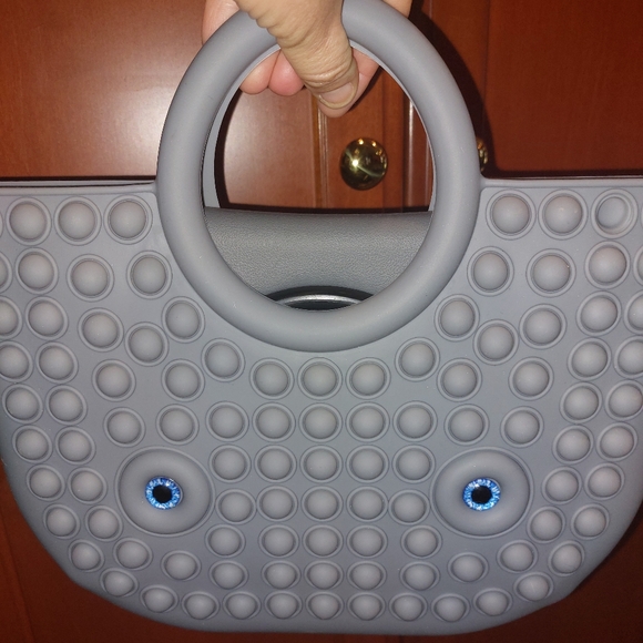NEW GRAY BUBBLE-POP BAG - Picture 4 of 12